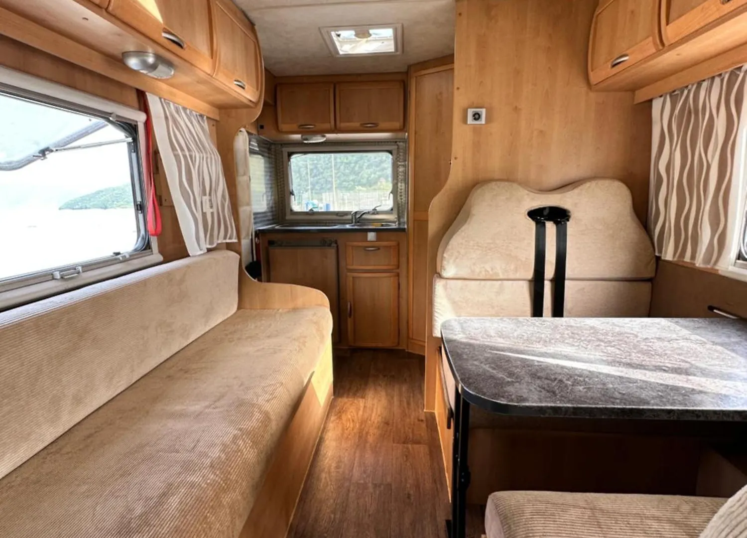 Комфортный Семейный Автодом На 5 Человек Tbilisi Camping